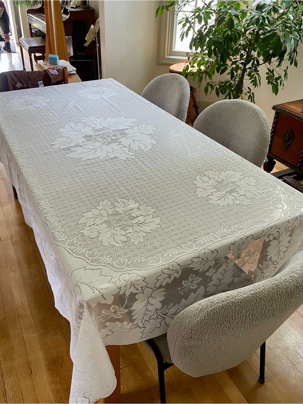 Vintage Leaf and Flower Lace Tablecloth